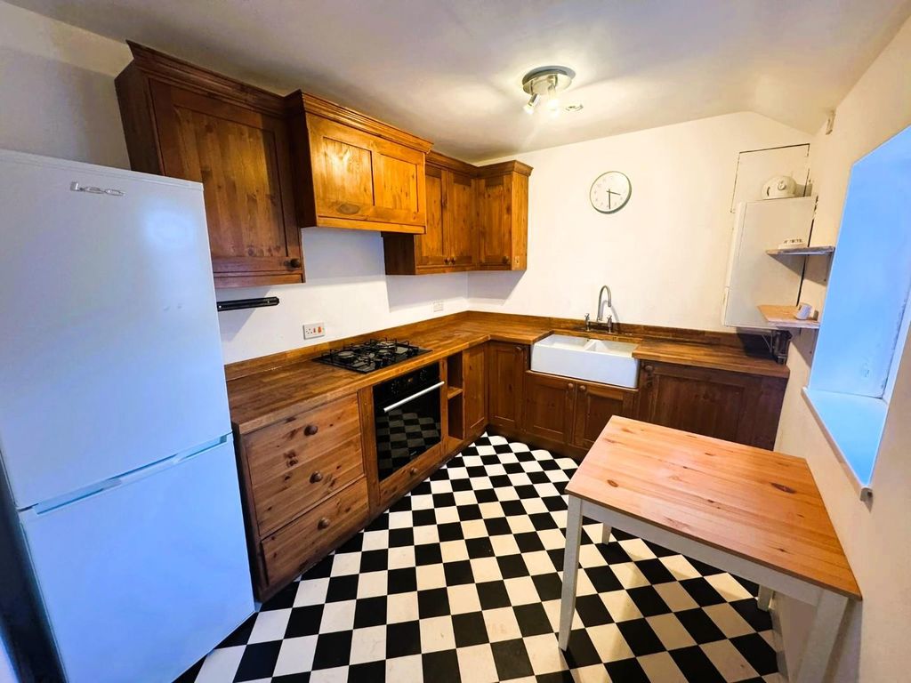 Property photo 1 of 7 Kitchen.Jpeg