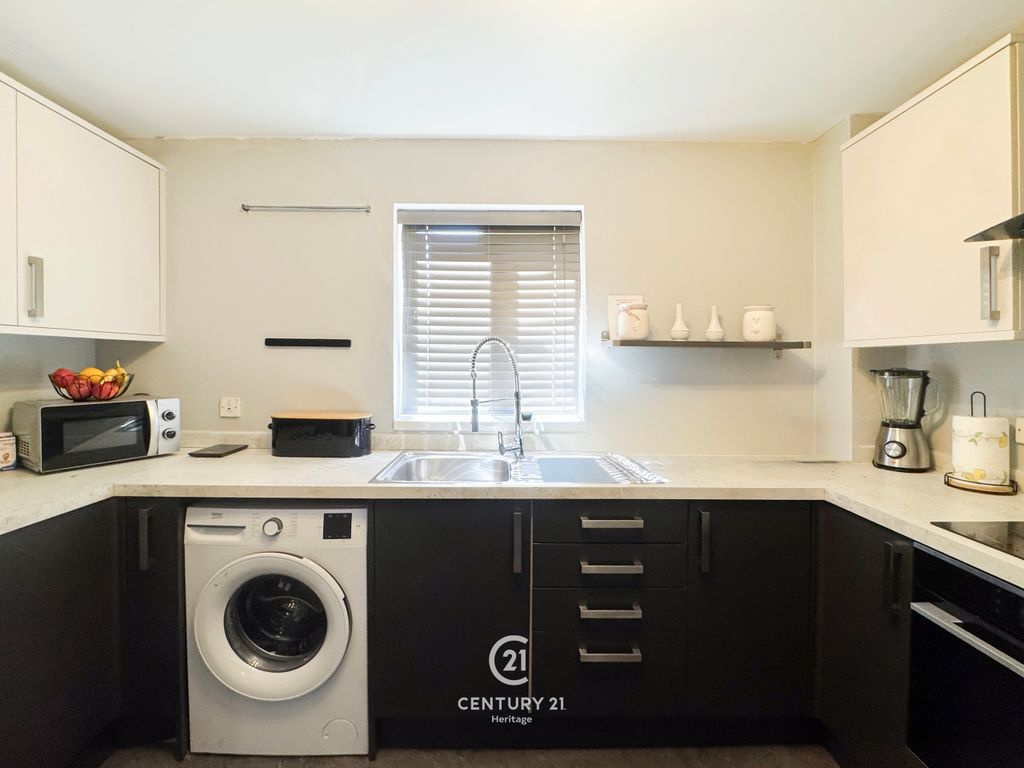 Property photo 3 of 17 E02049 (9)