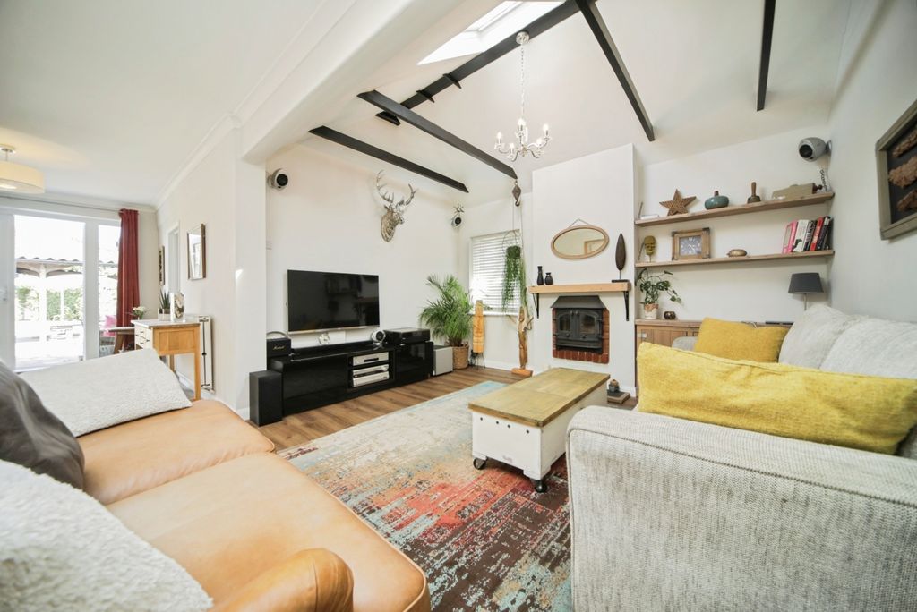 Property photo 2 of 27 Pbox-Img.Jpg