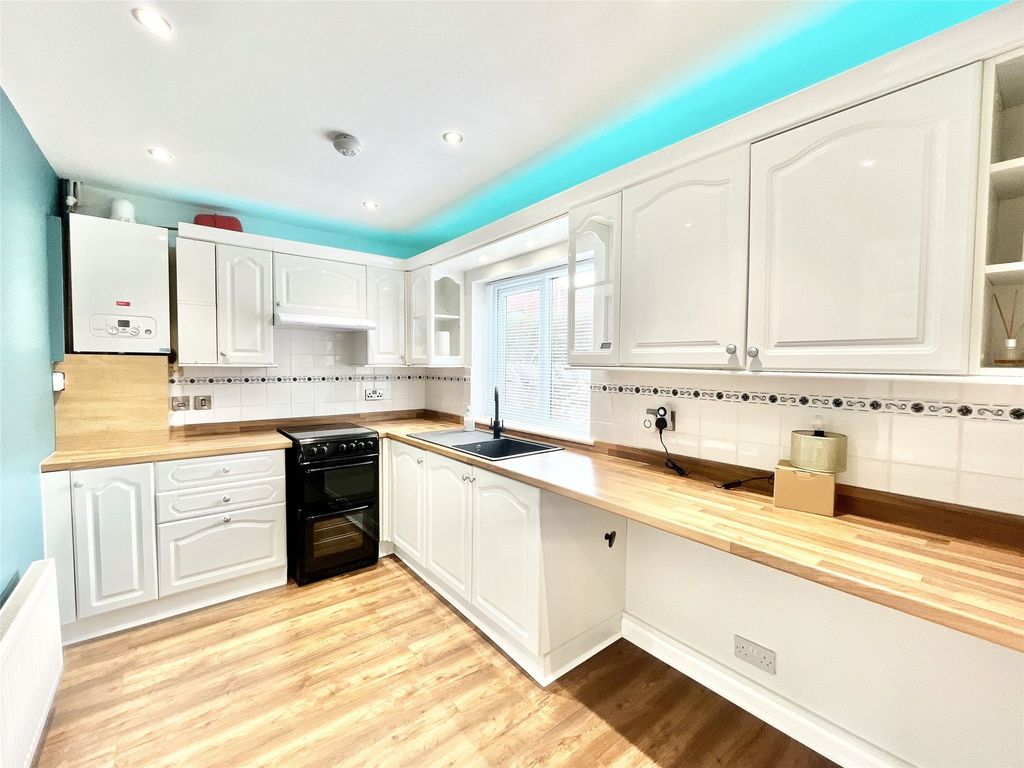 Property photo 2 of 12 Kitchen