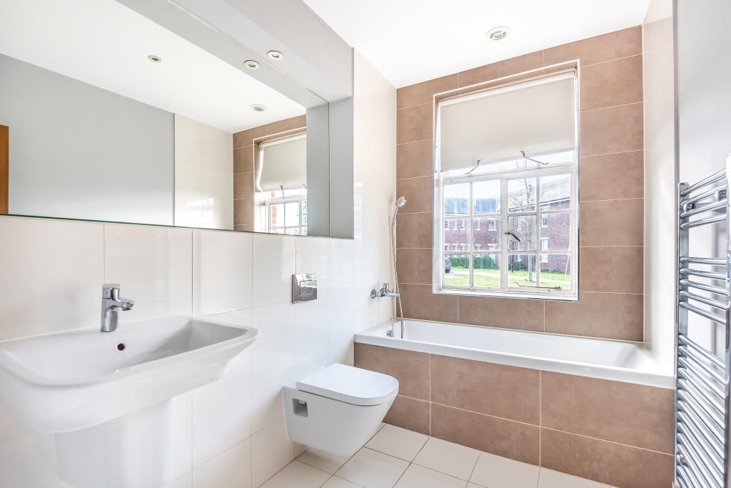 Property photo 2 of 10 Bathroom