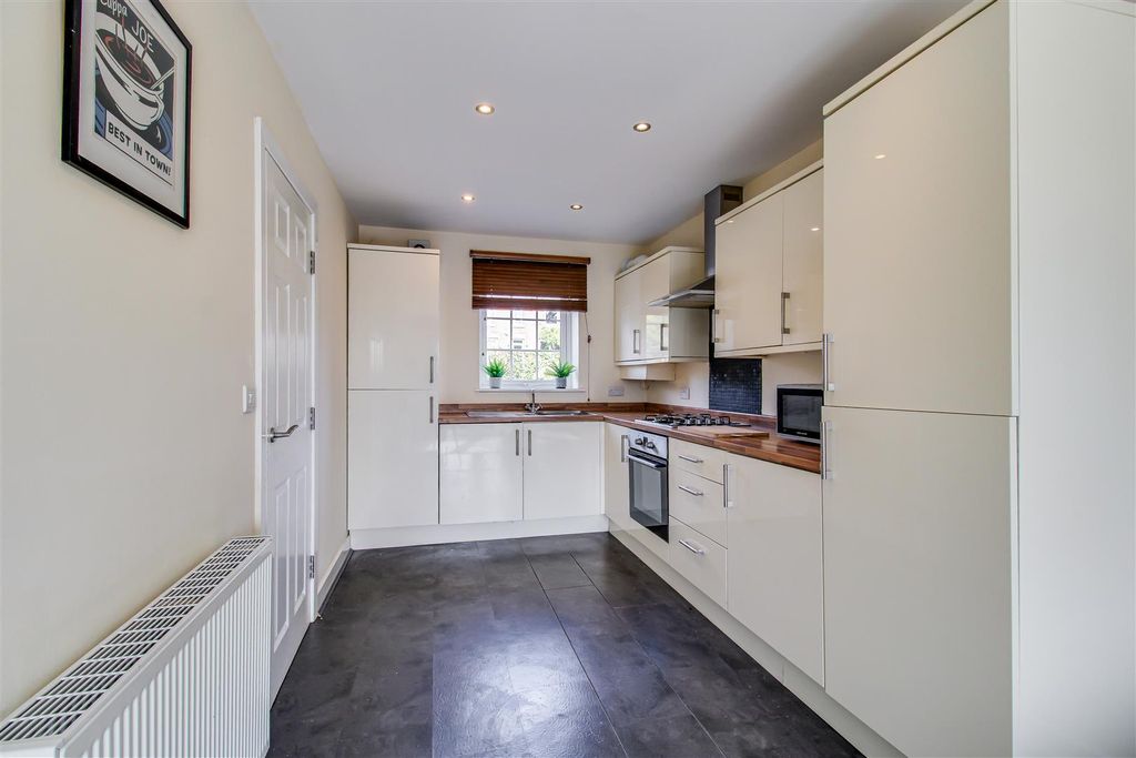 Property photo 3 of 12 Living Kitchen Diner
