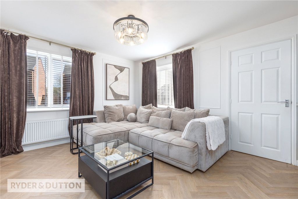 Property photo 3 of 22 Lounge