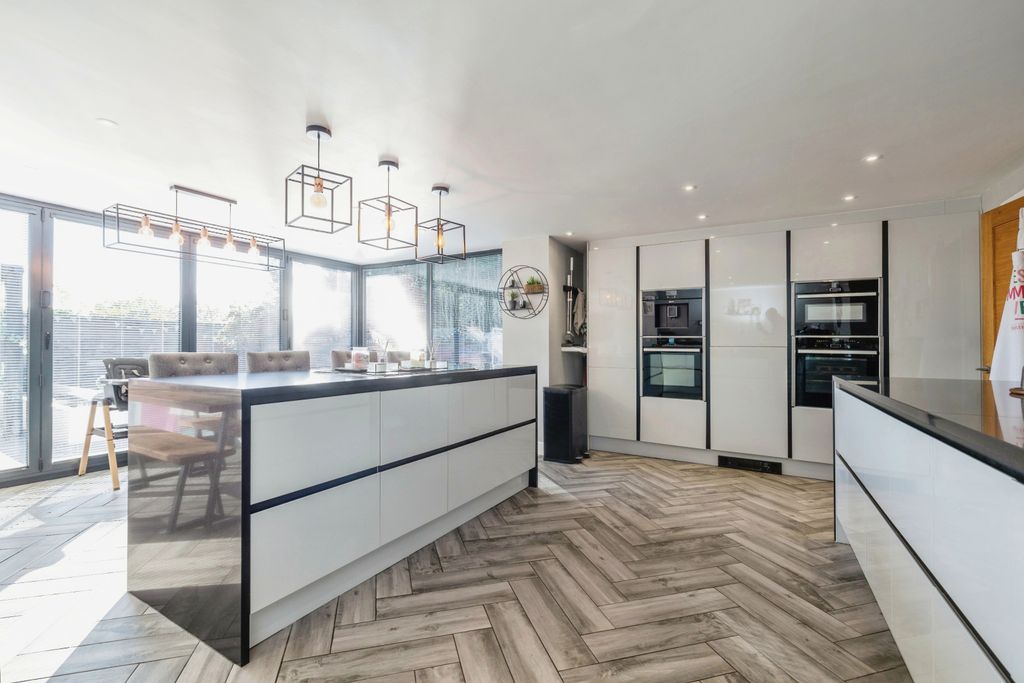 Property photo 3 of 25 Kitchen Diner