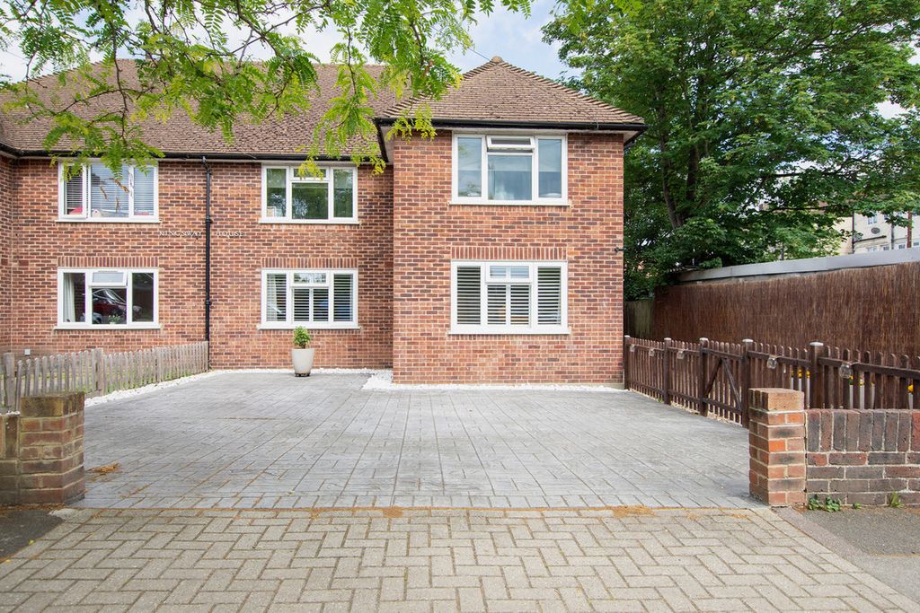 Property photo 2 of 20