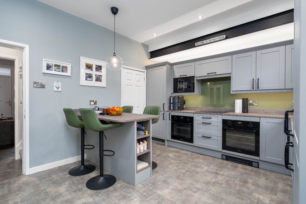 Property photo 3 of 18 Picture No. 06