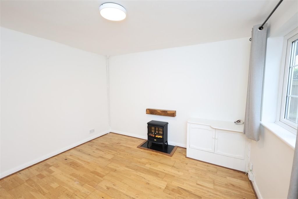 Property photo 3 of 14 Reception 1