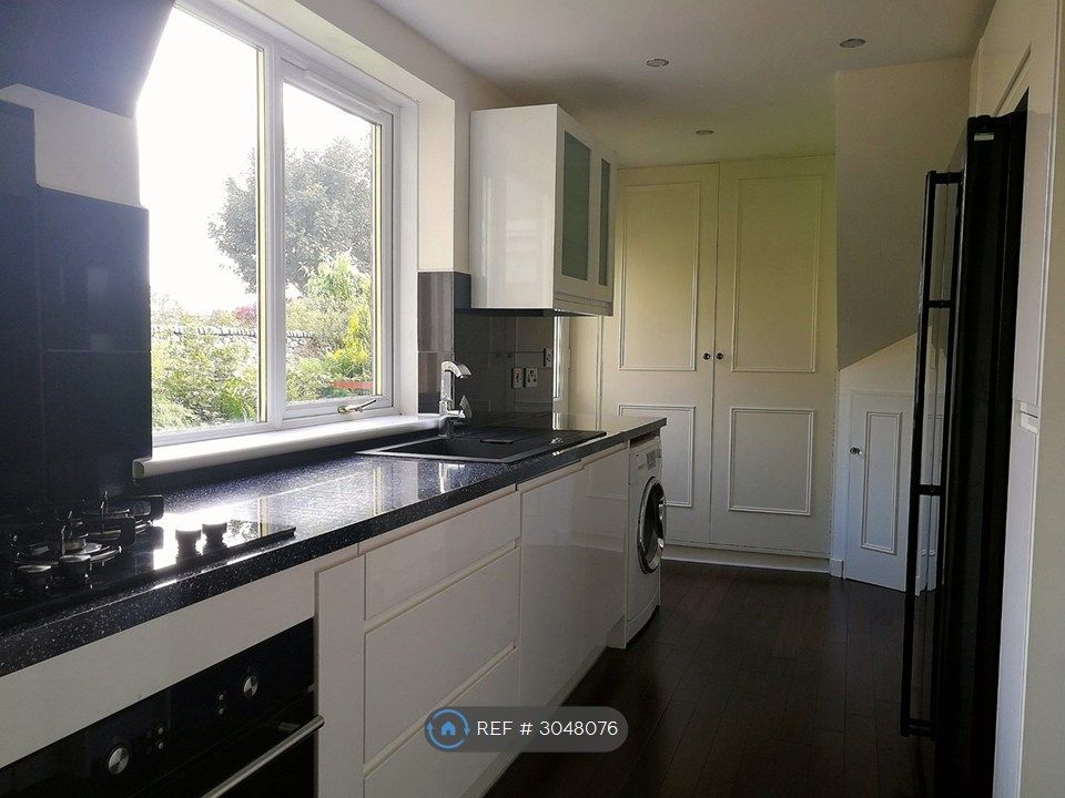 Property photo 1 of 6 Kitchen Angle 1