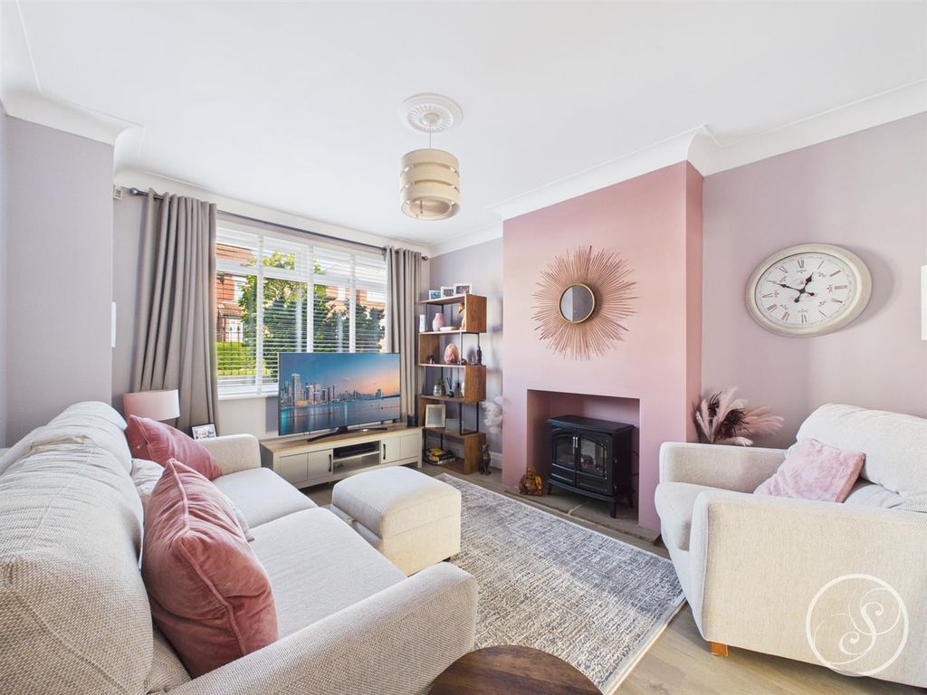 Property photo 3 of 22 Lounge