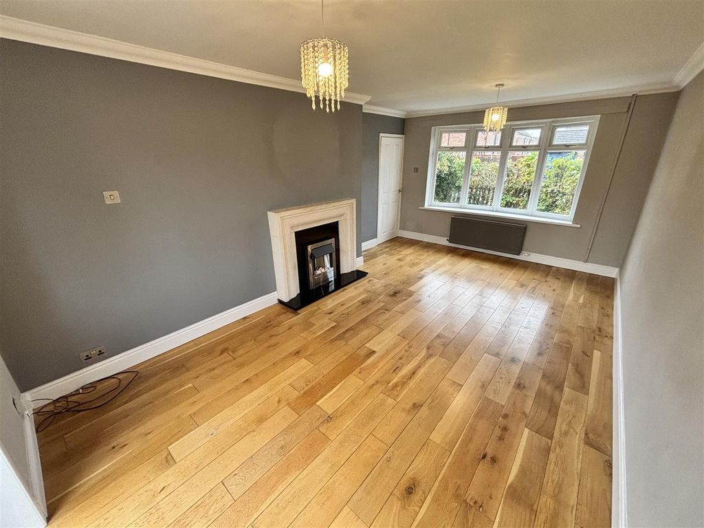 Property photo 3 of 18 Living Room