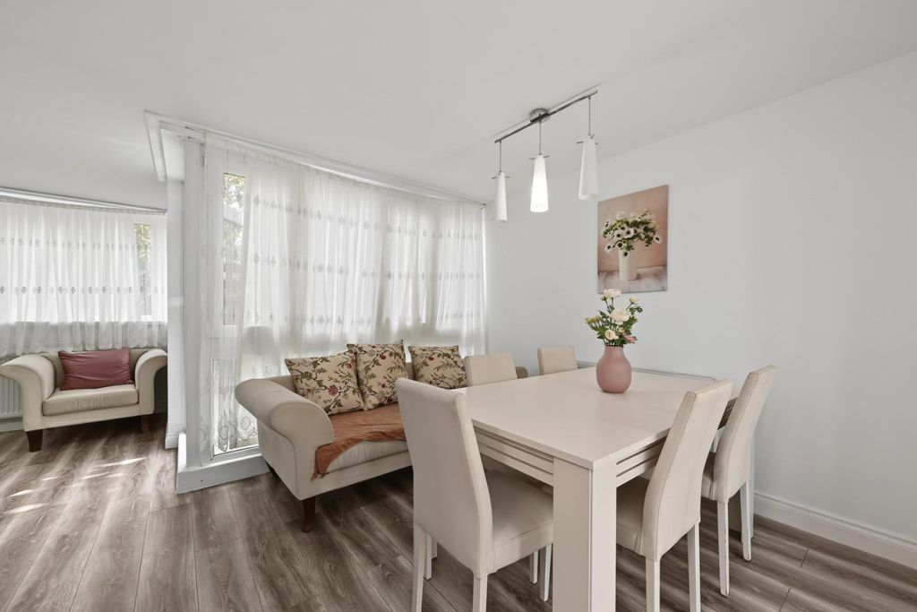 Property photo 3 of 12 Dining Area