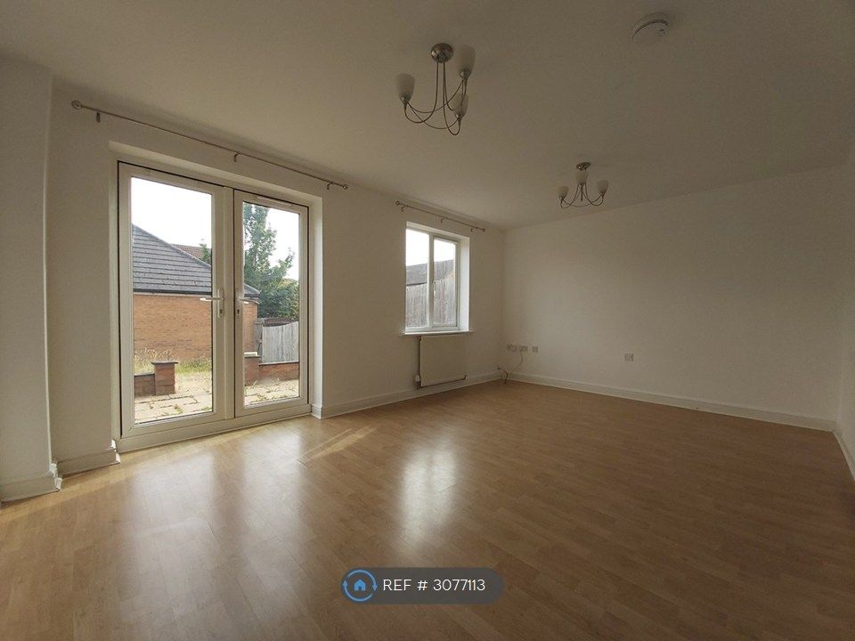 Property photo 3 of 14 Living Room