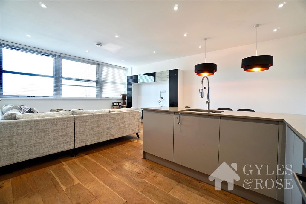 Property photo 2 of 12 Kitchen