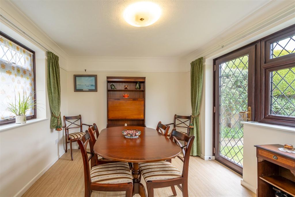 Property photo 3 of 16 Dining Room.Jpg