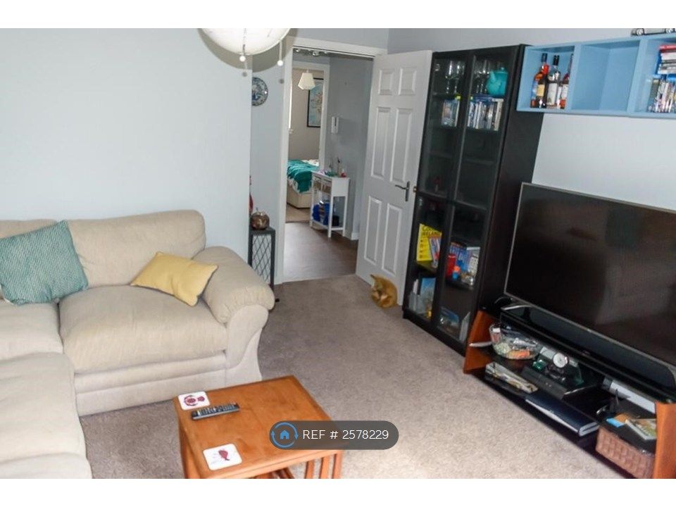Property photo 3 of 14 Living Room