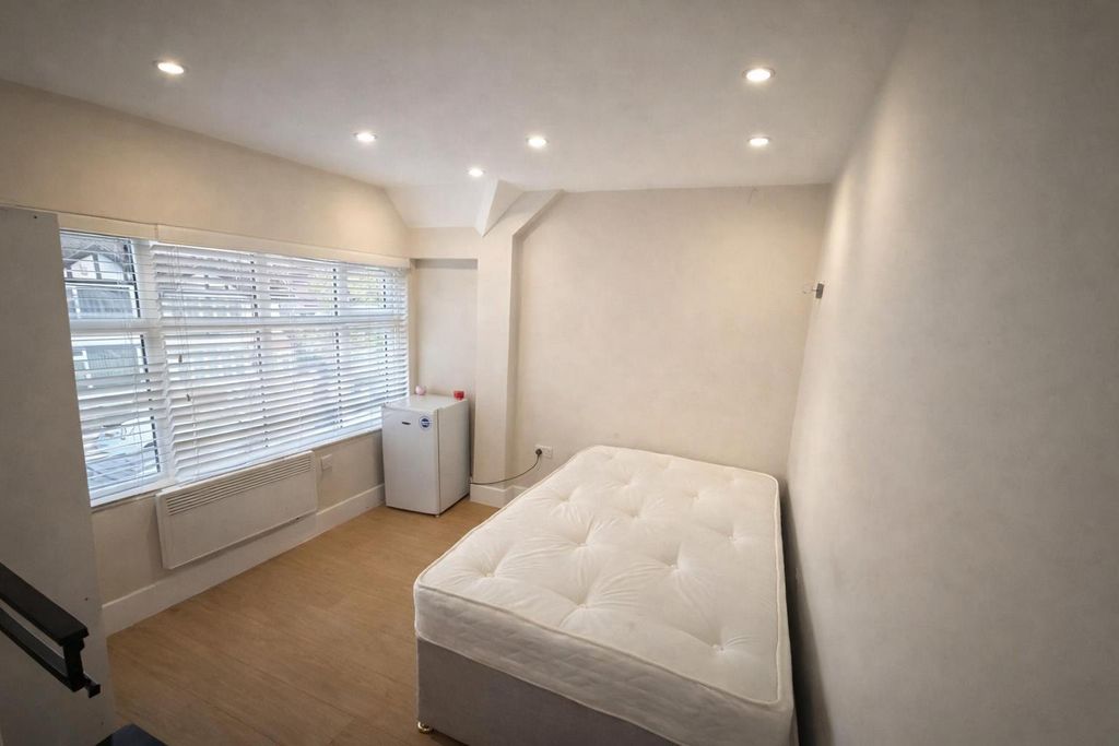 Property photo 3 of 7 Chatgpt Image Mar 30, 2026, 05_00_01 Pm.Png