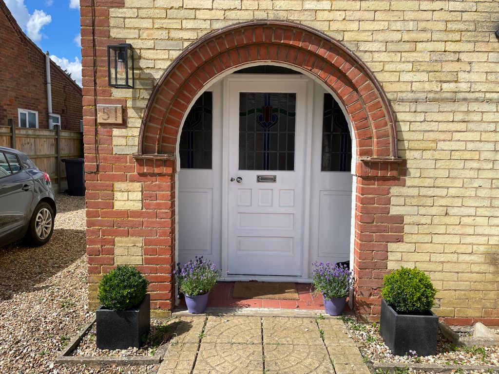 Property photo 2 of 12