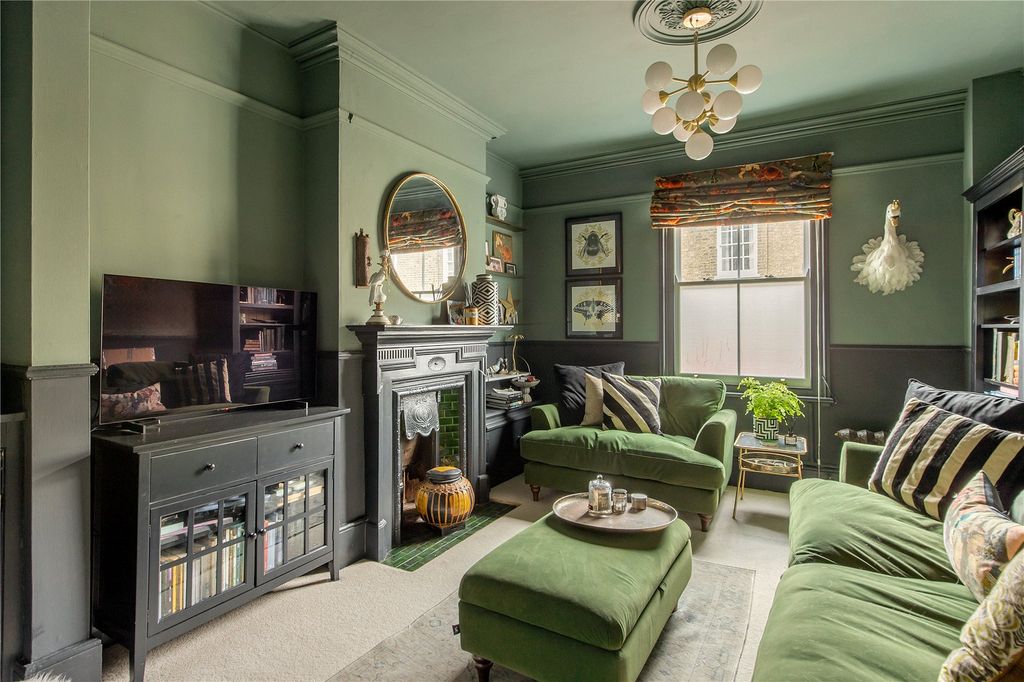 Property photo 2 of 12 Sitting Room