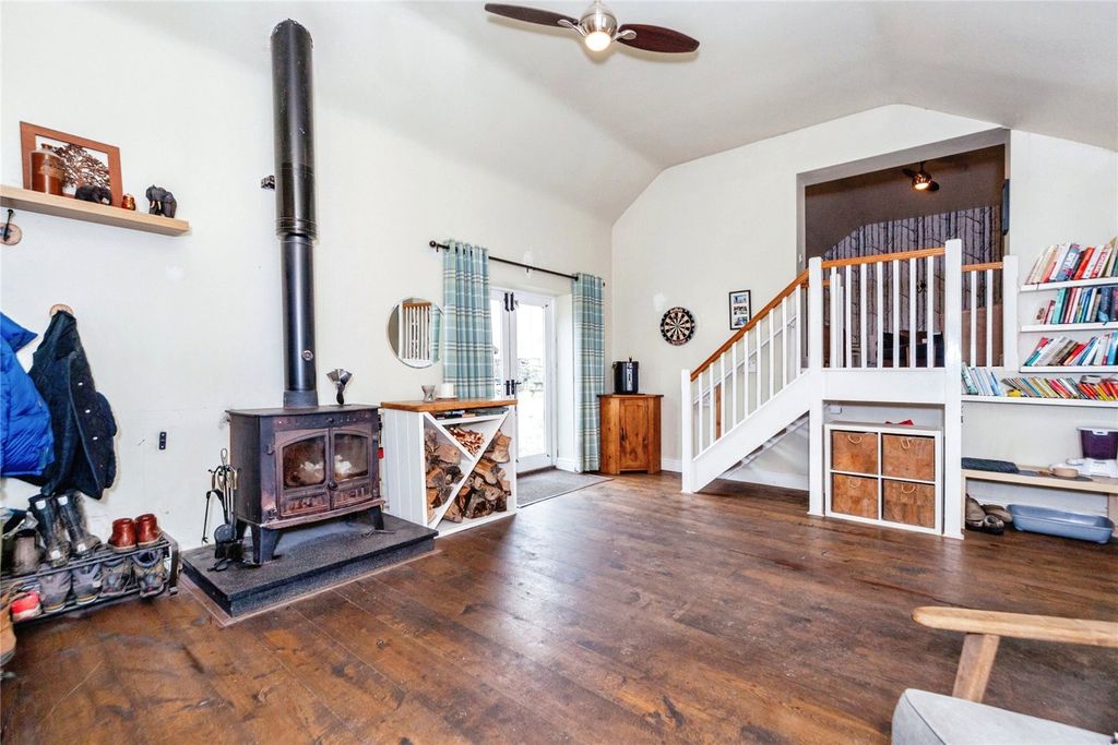 Property photo 3 of 35 Entrance Hall