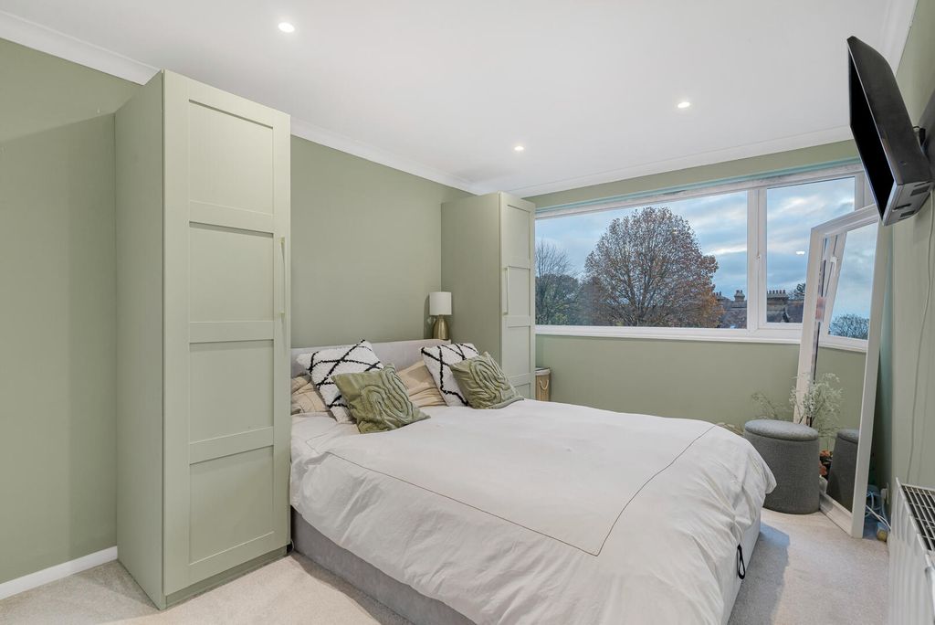 Property photo 3 of 22 Bedroom