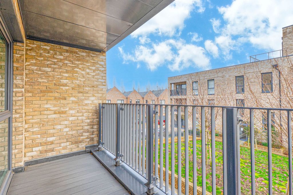 Property photo 3 of 21 Balcony