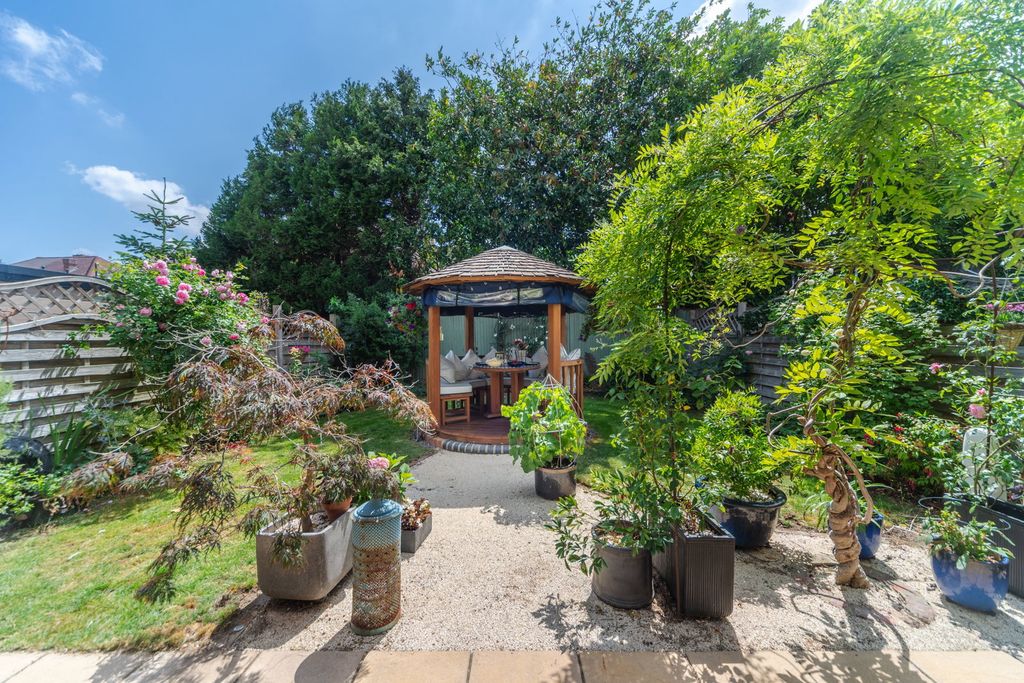 Property photo 3 of 23