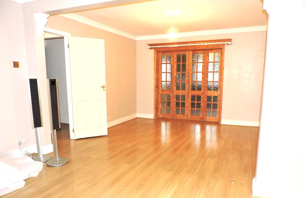 Property photo 3 of 33