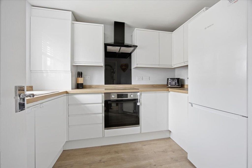 Property photo 3 of 22 08-50_Loch_Rd_Stepps_008.Jpg