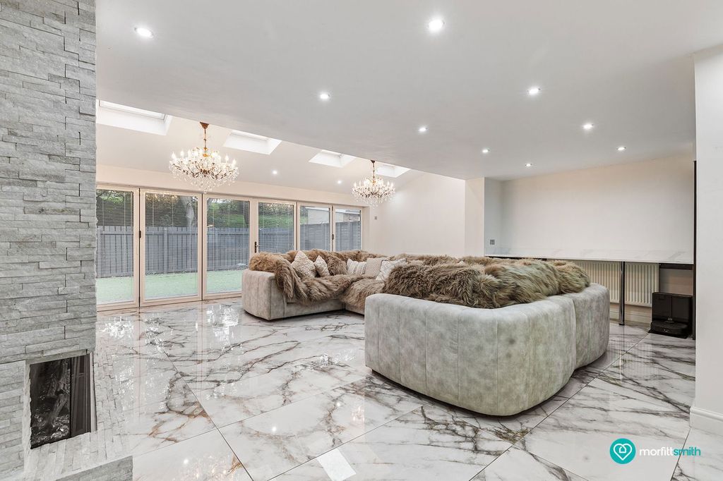 Property photo 2 of 29