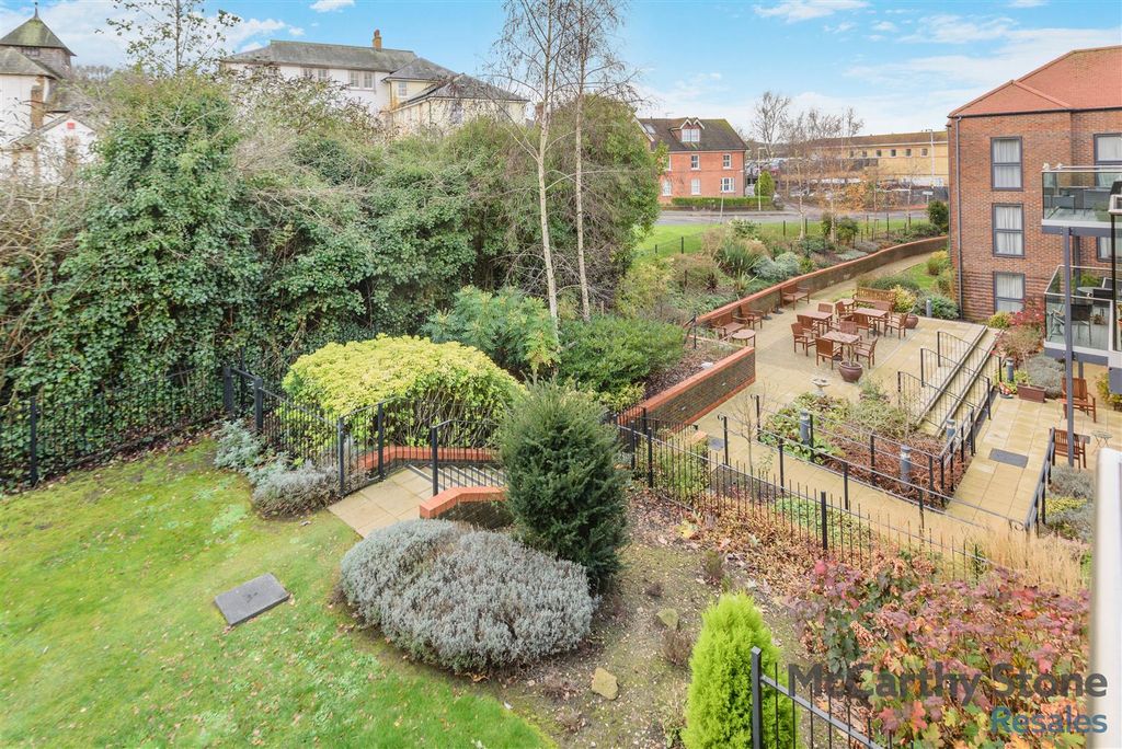 Property photo 2 of 16 8673017-Exterior02.Jpg