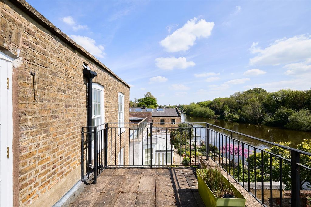 Property photo 3 of 45