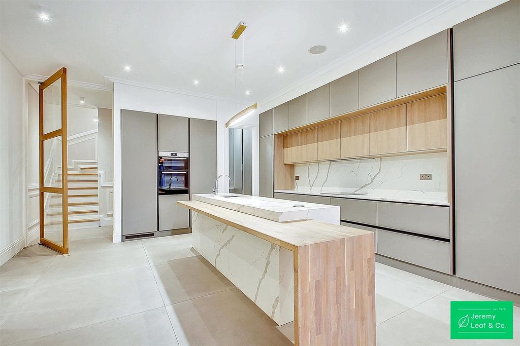 Property photo 3 of 27