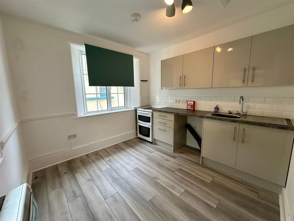 Property photo 2 of 6 Kitchen.Jpg