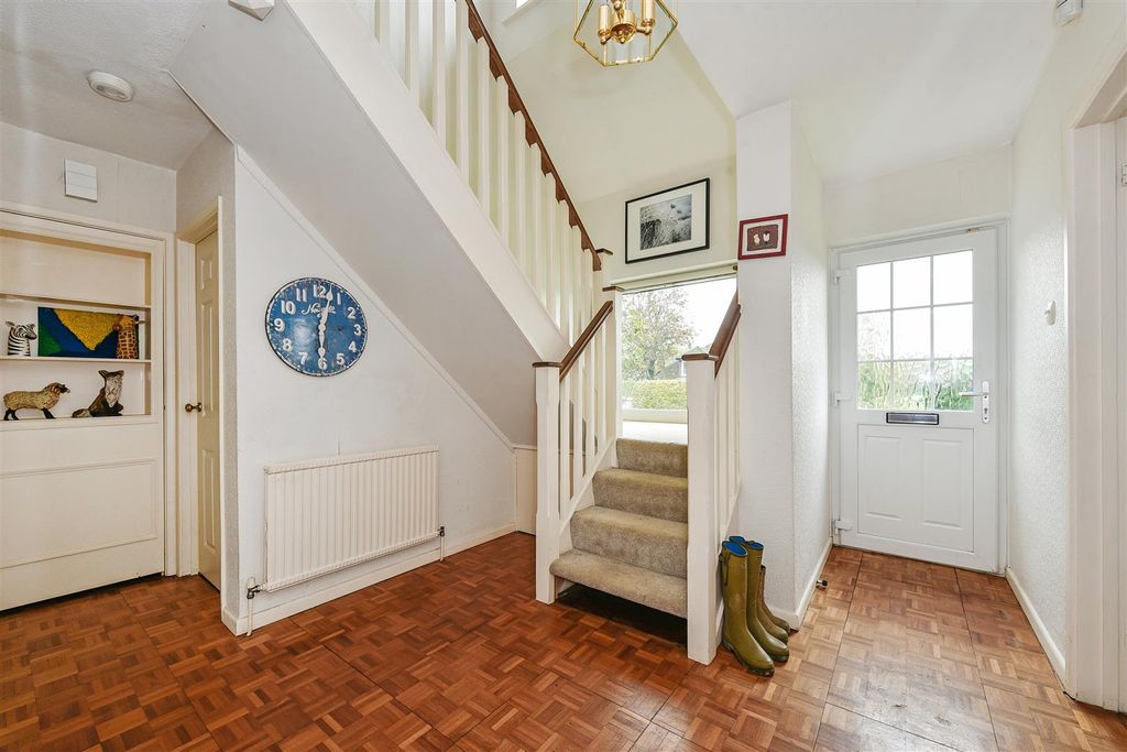 Property photo 3 of 30 Ph25_5528205.Jpg