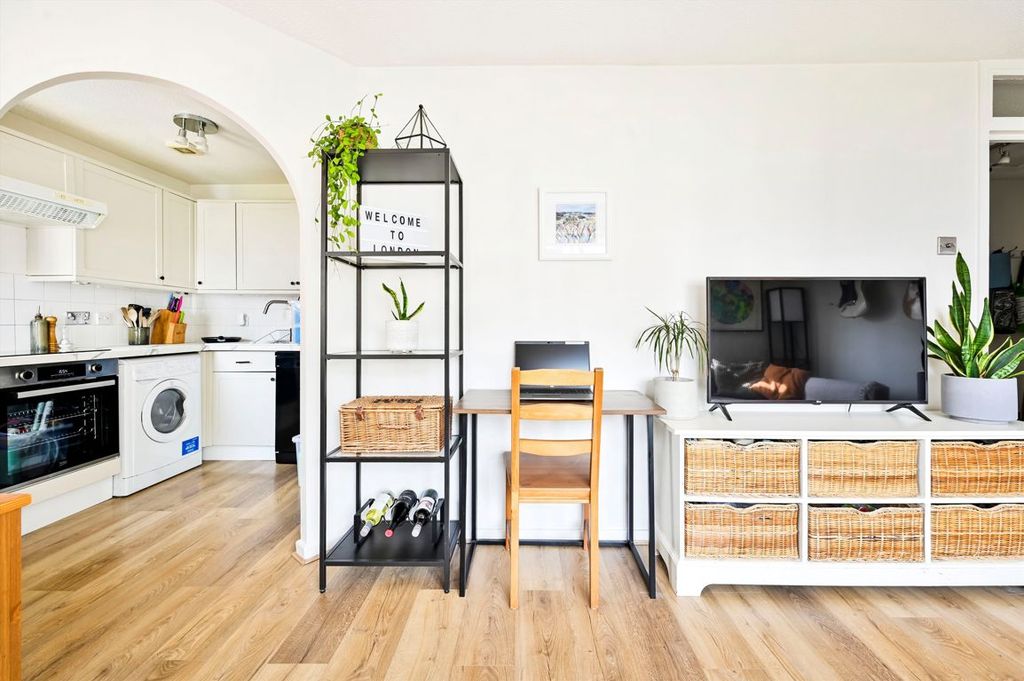 Property photo 2 of 6