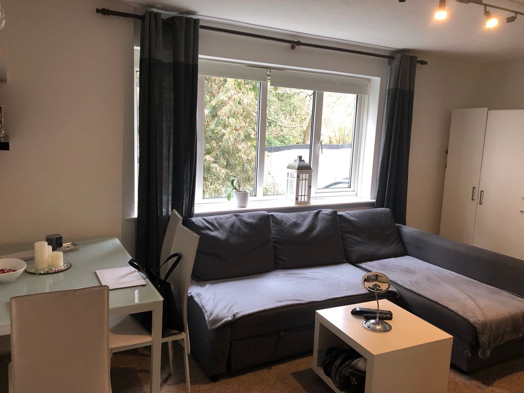 Property photo 2 of 4 Living Room