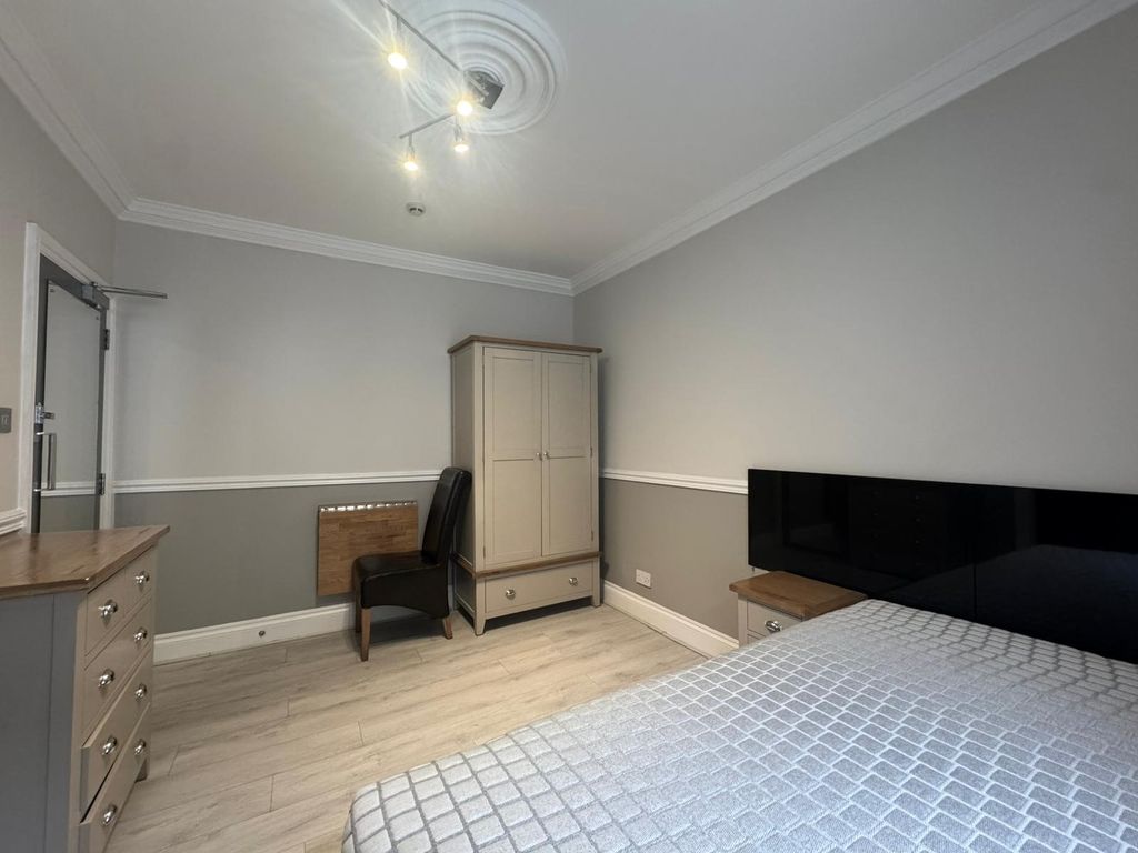 Property photo 2 of 6 Bedroom Alt