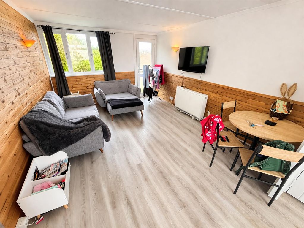 Property photo 3 of 7 Lounge.Png