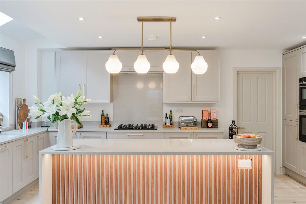 Additional image 5 of 5 bed detached house for saleCaversham Close, Coulsdon CR5