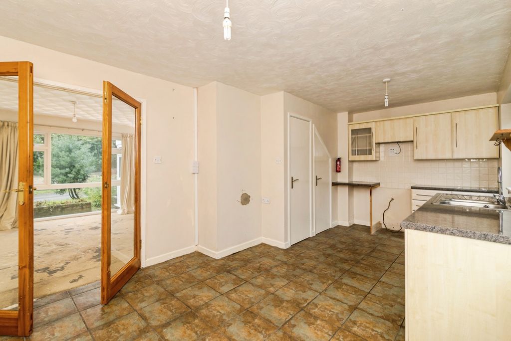 Property photo 2 of 17 Kitchen