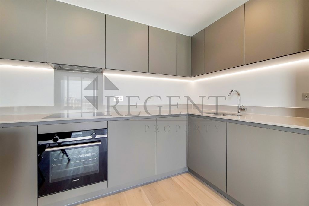 Property photo 3 of 12 Kitchen