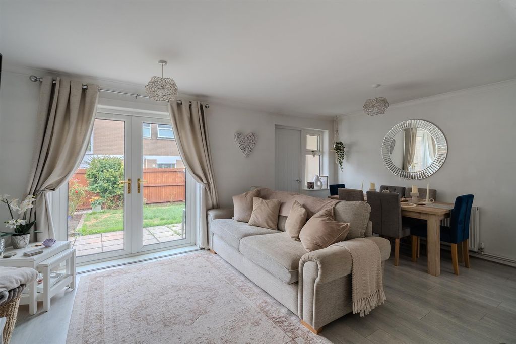 Property photo 3 of 16 14 Fields Road-11.Jpg