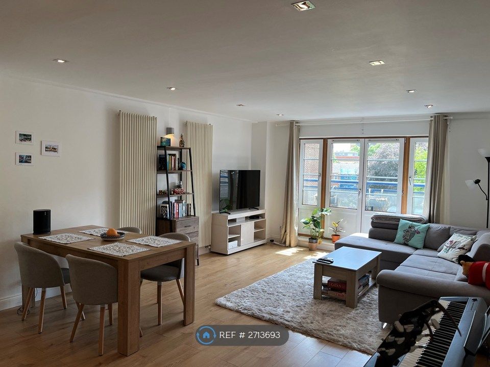 Property photo 2 of 25 Living Room