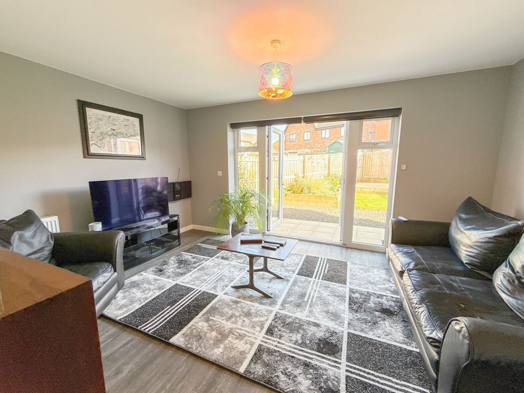 Property photo 2 of 12 Lounge