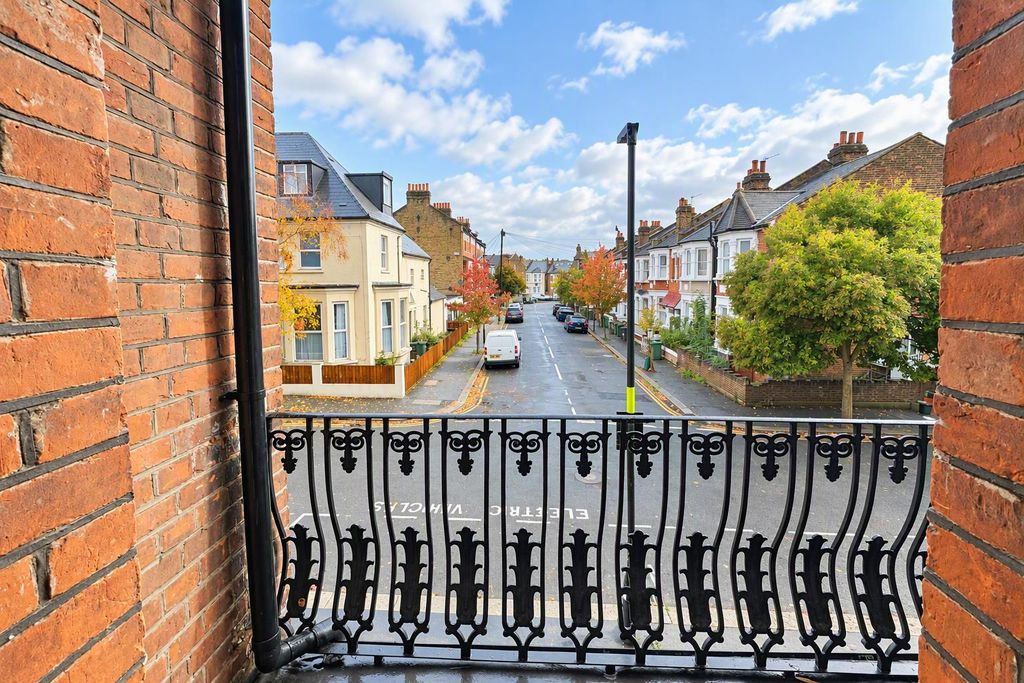 Property photo 3 of 11 Balcony.Png