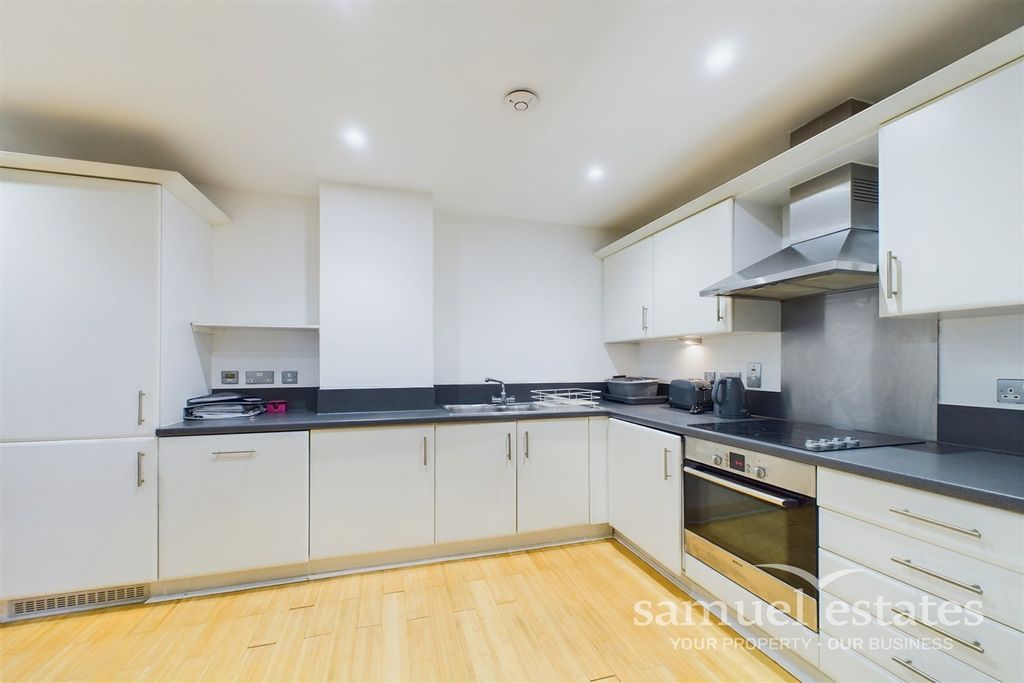 Property photo 2 of 14 Kitchen