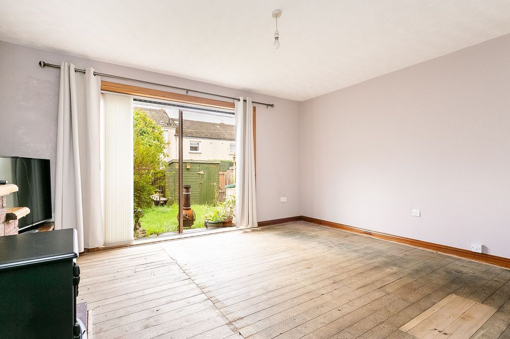 Property photo 3 of 25