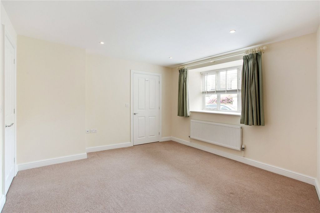 Property photo 2 of 11 En Suite Bedroom 1