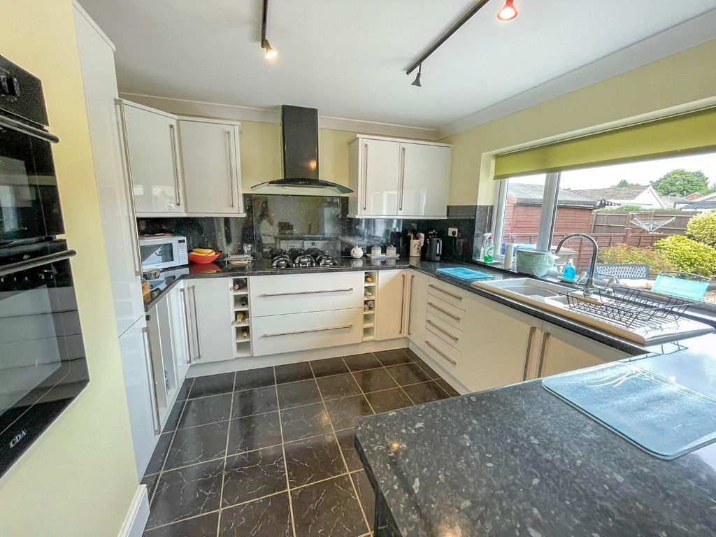 Property photo 3 of 14 Tlc_9682E236-24Db-45A7-A9ee-69d817049176_4B08077.J