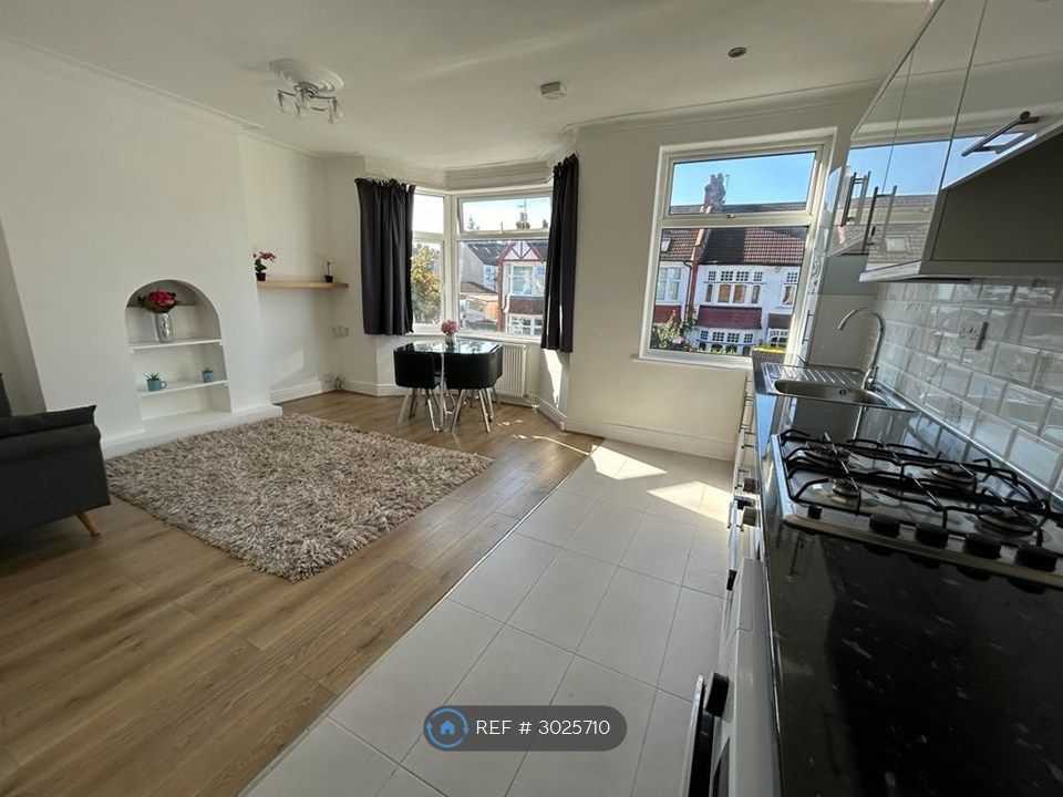 Property photo 2 of 27